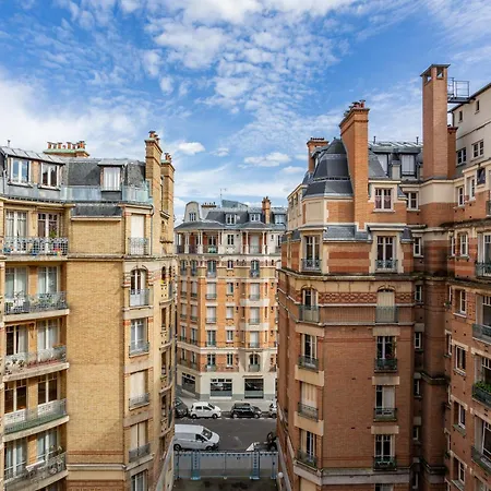 The 15 Place Parigi